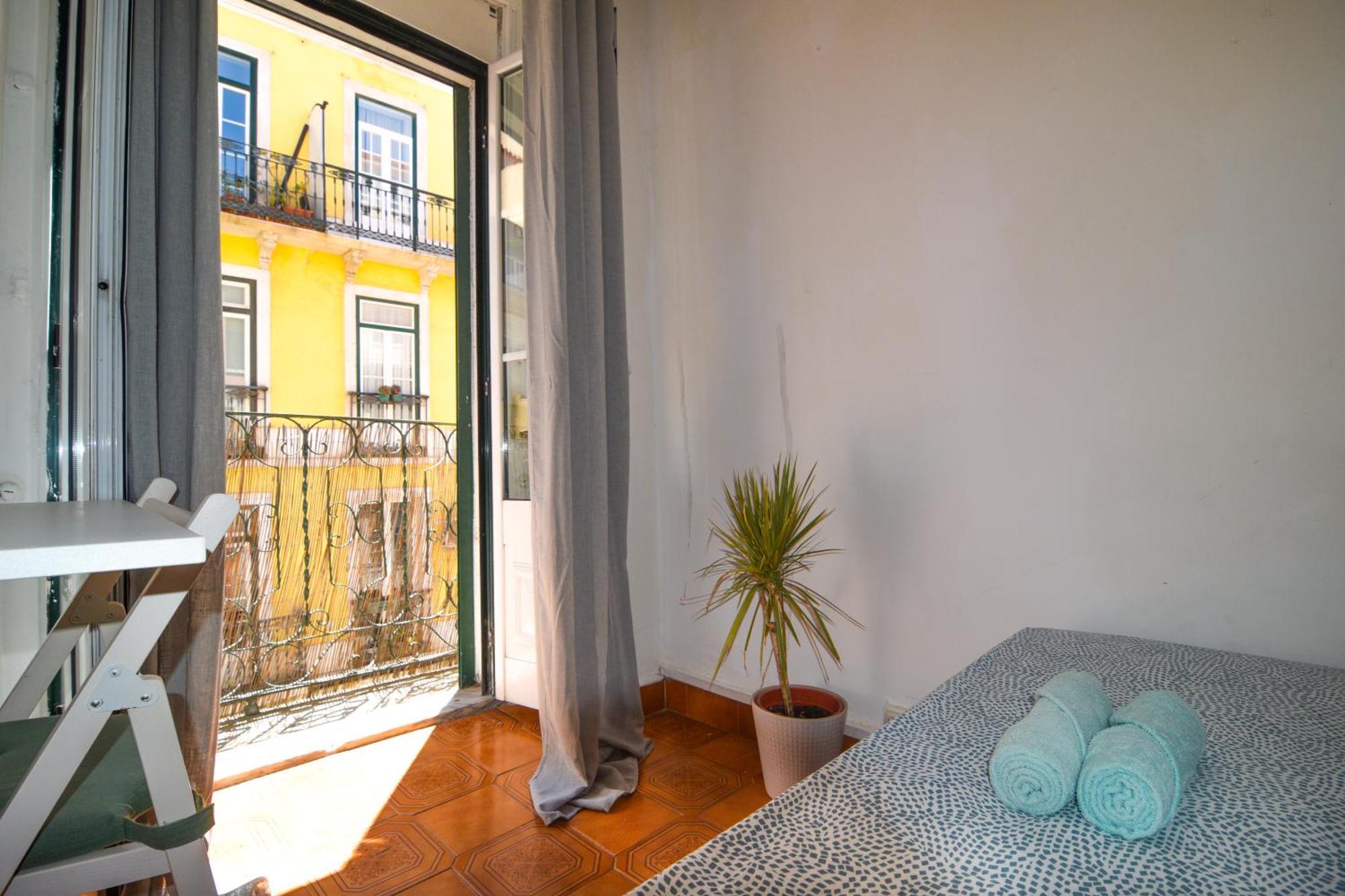 Shared Apartment With Bright Private Patio In Lisboa المظهر الخارجي الصورة