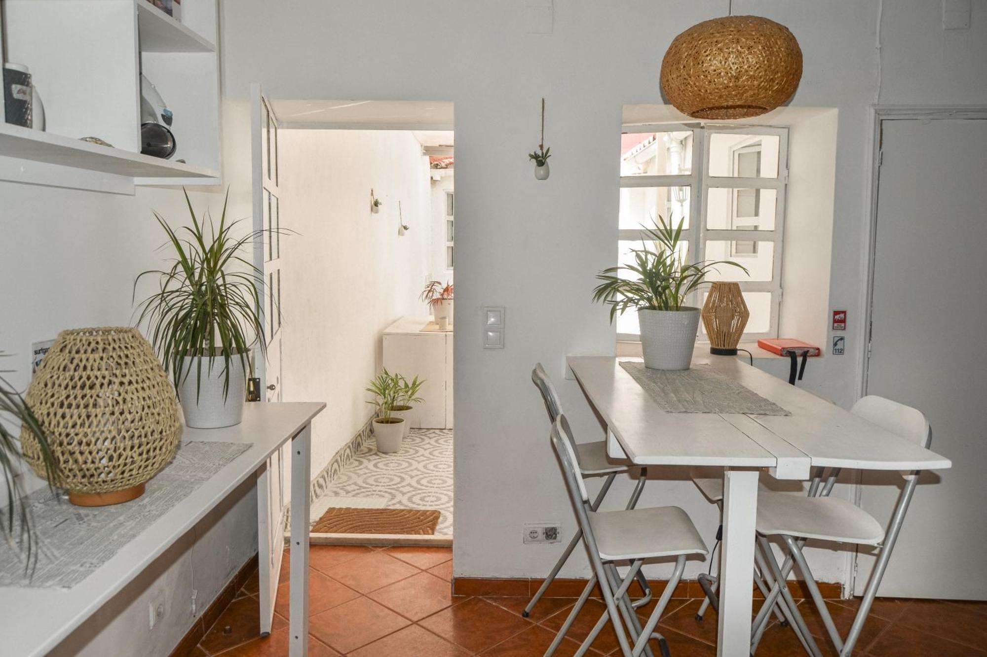 Shared Apartment With Bright Private Patio In Lisboa المظهر الخارجي الصورة